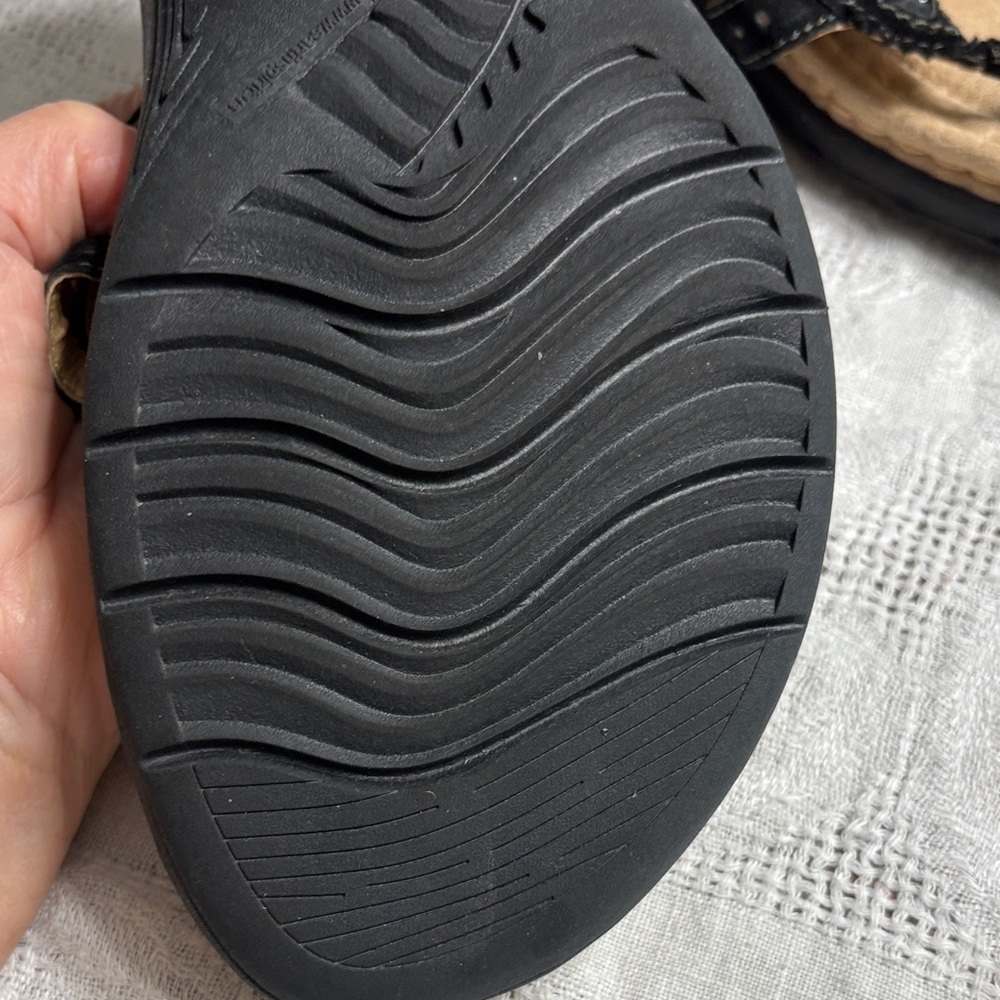 Earth‎ Spirit Women's Black and Beige Sandals - Picture 6 of 12